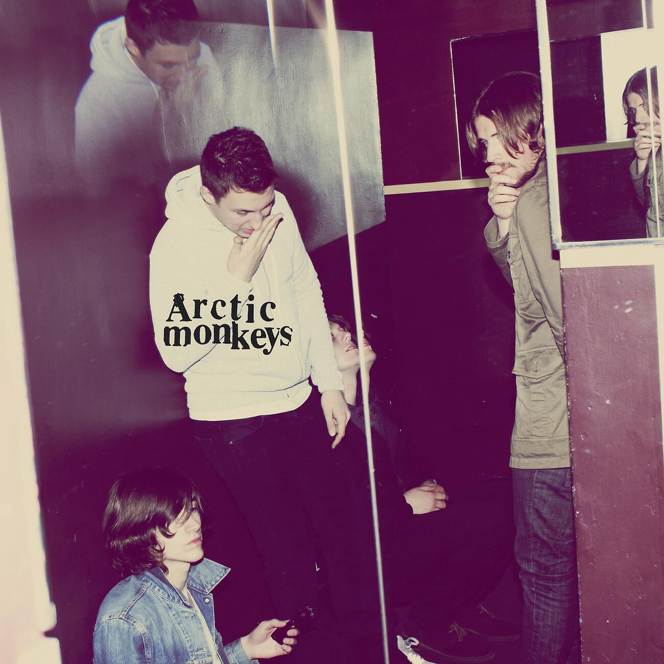 ARCTIC MONKEYS - Fire And The Thud