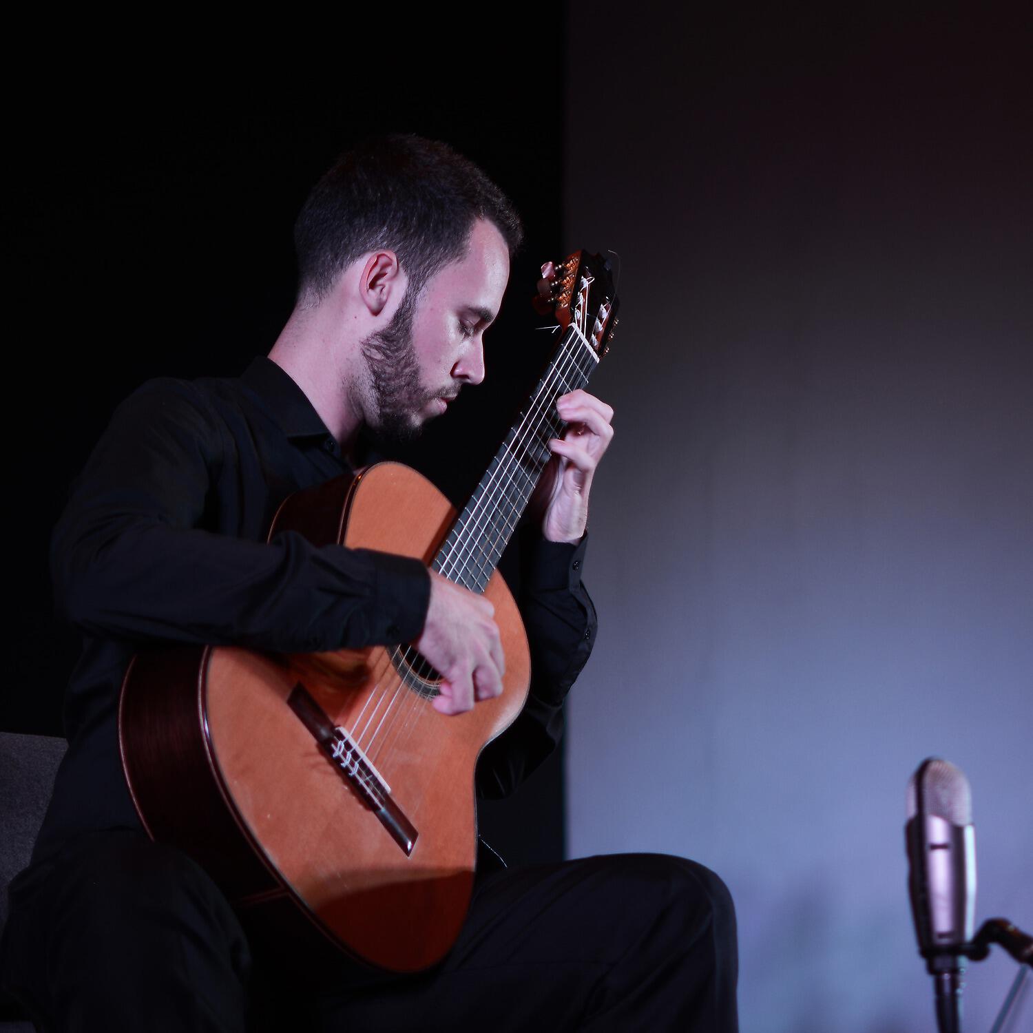 Alexander Alvarez - Regondi: Introduction et caprice, Op.23: 1. Introduction