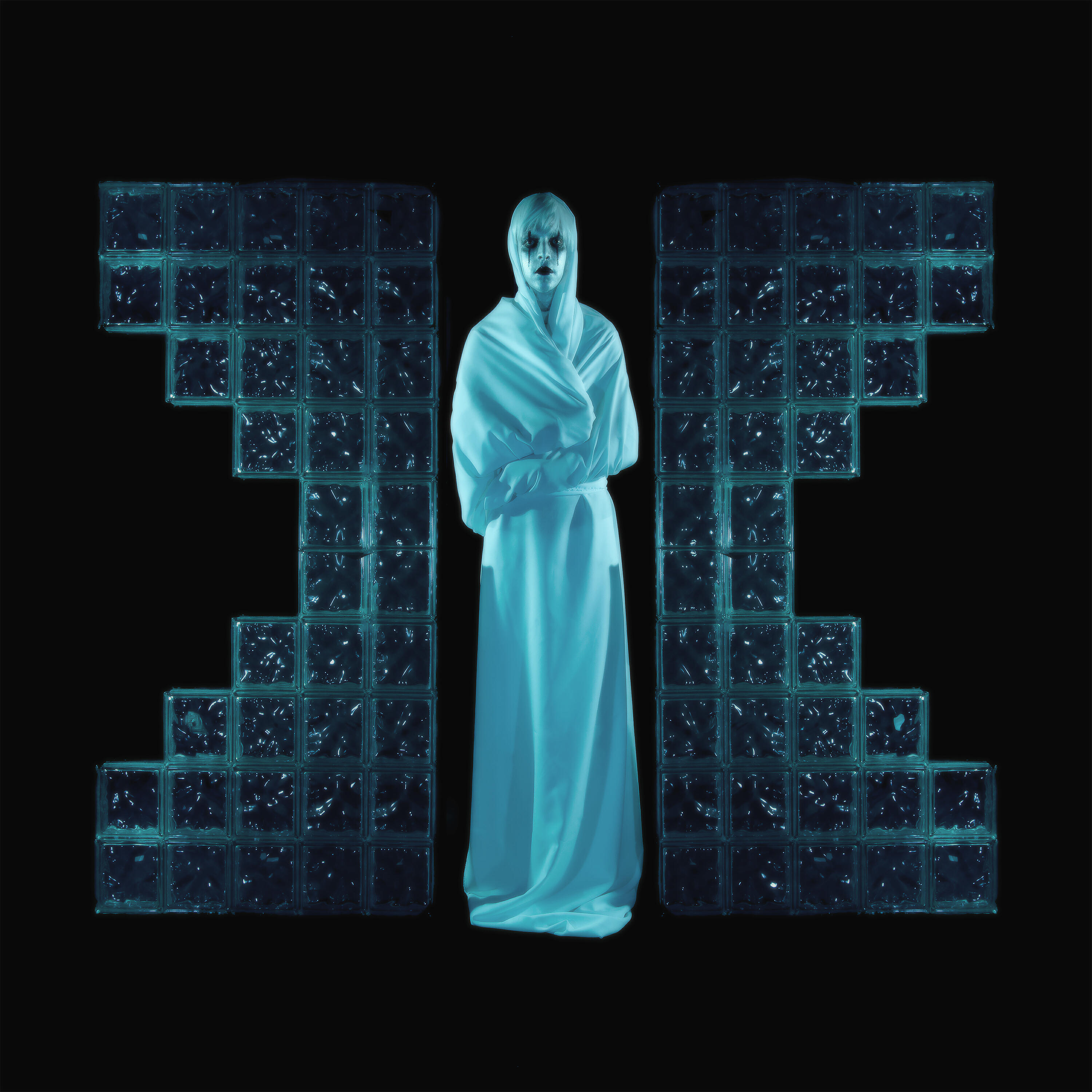 Drab Majesty - Kissing the Ground (Silent Servant Remix)