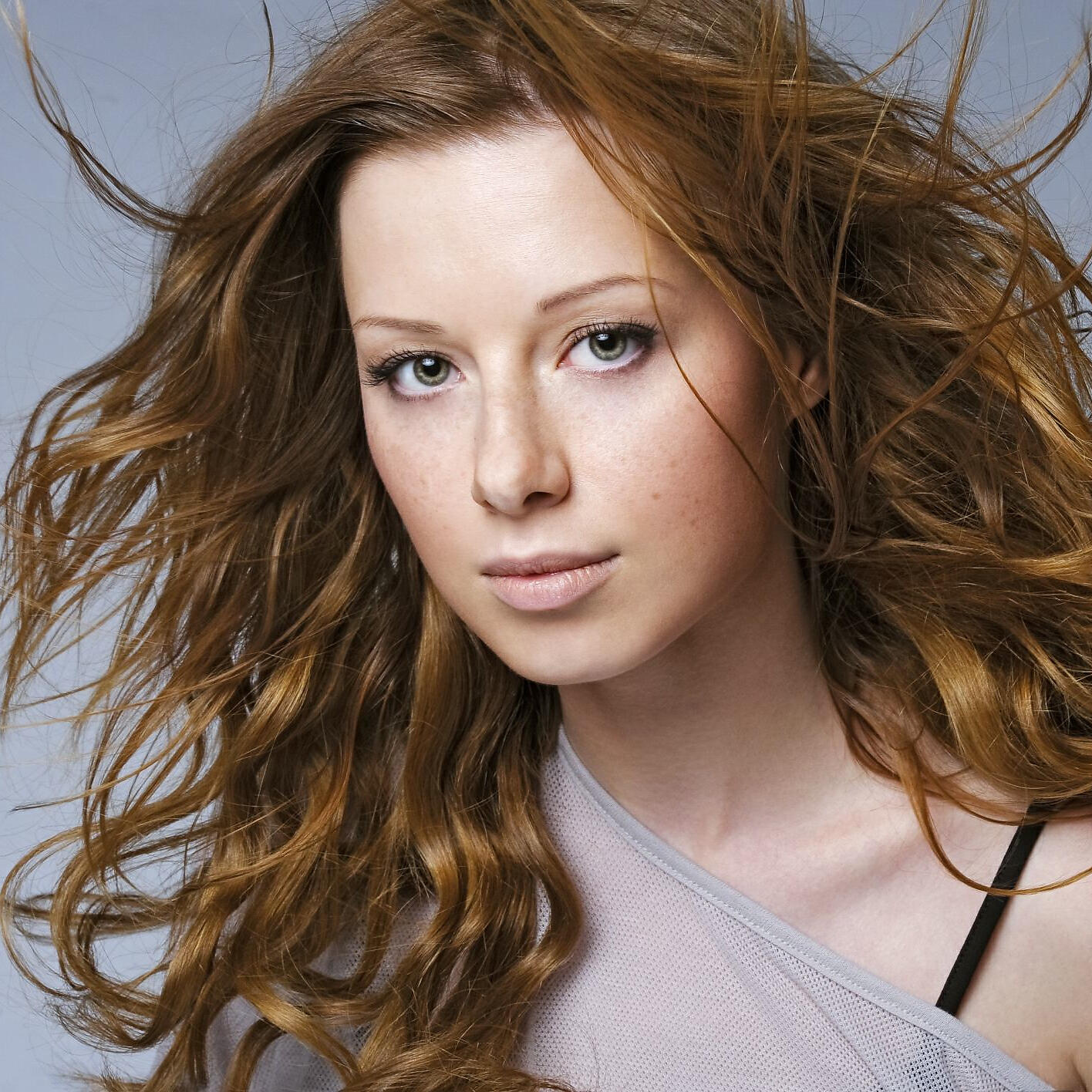 Альбом Выше звезд исполнителя Юлия Савичева