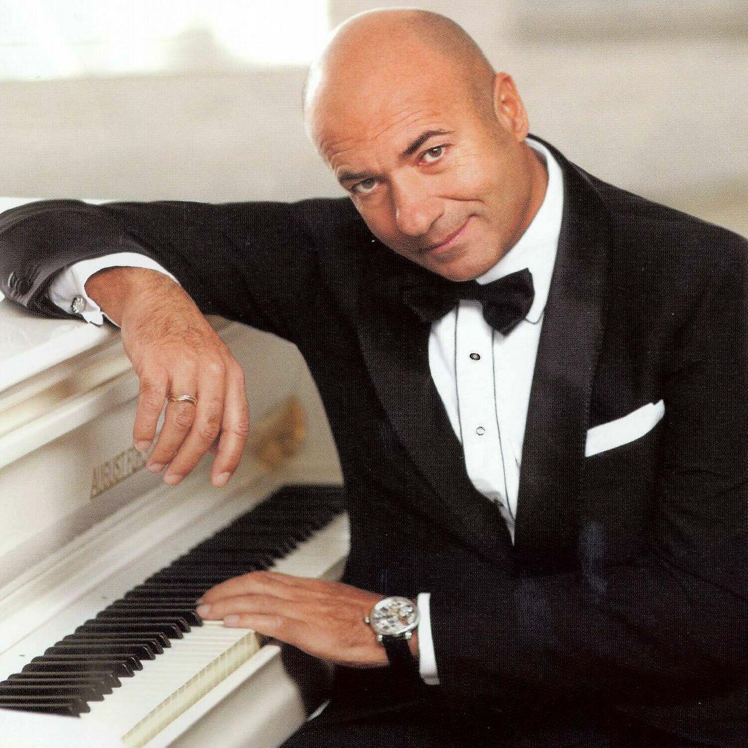 даниэль баренбойм. известный пианист россии лысый. Martin peters. лысый пианист. композитор игорь крутой.