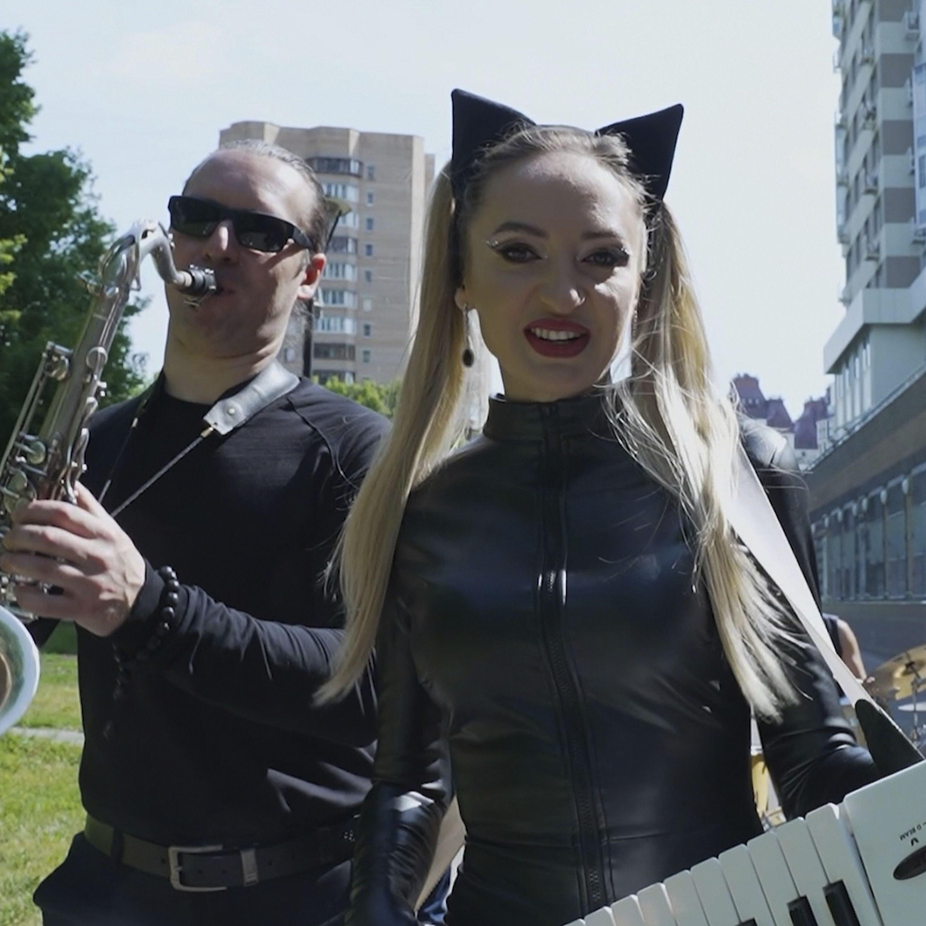 Oleg & Natalia Butman - Черный кот (Black Cat)