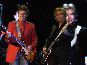 Ray tour. Brendan perry. Ray luzier барабанщик. Ray pepperell. великая китайская стена осень.