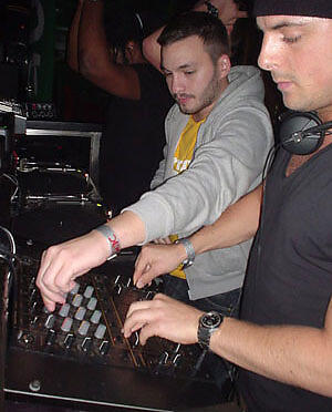 Supermode. Supermode группа. DJ Volsky. "Supermode" && ( исполнитель | группа | музыка | Music | Band | artist ) && (фото | photo). Tell me why Radio Edit Supermode, Axwell, Steve Angello