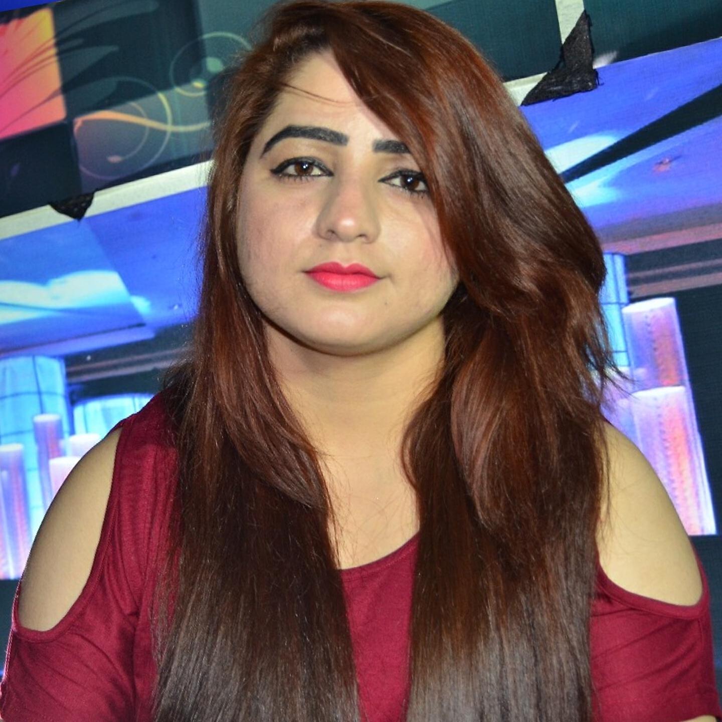 Hareem Khan - Pa Speen Makh Me Zangegi Tore Zulfe