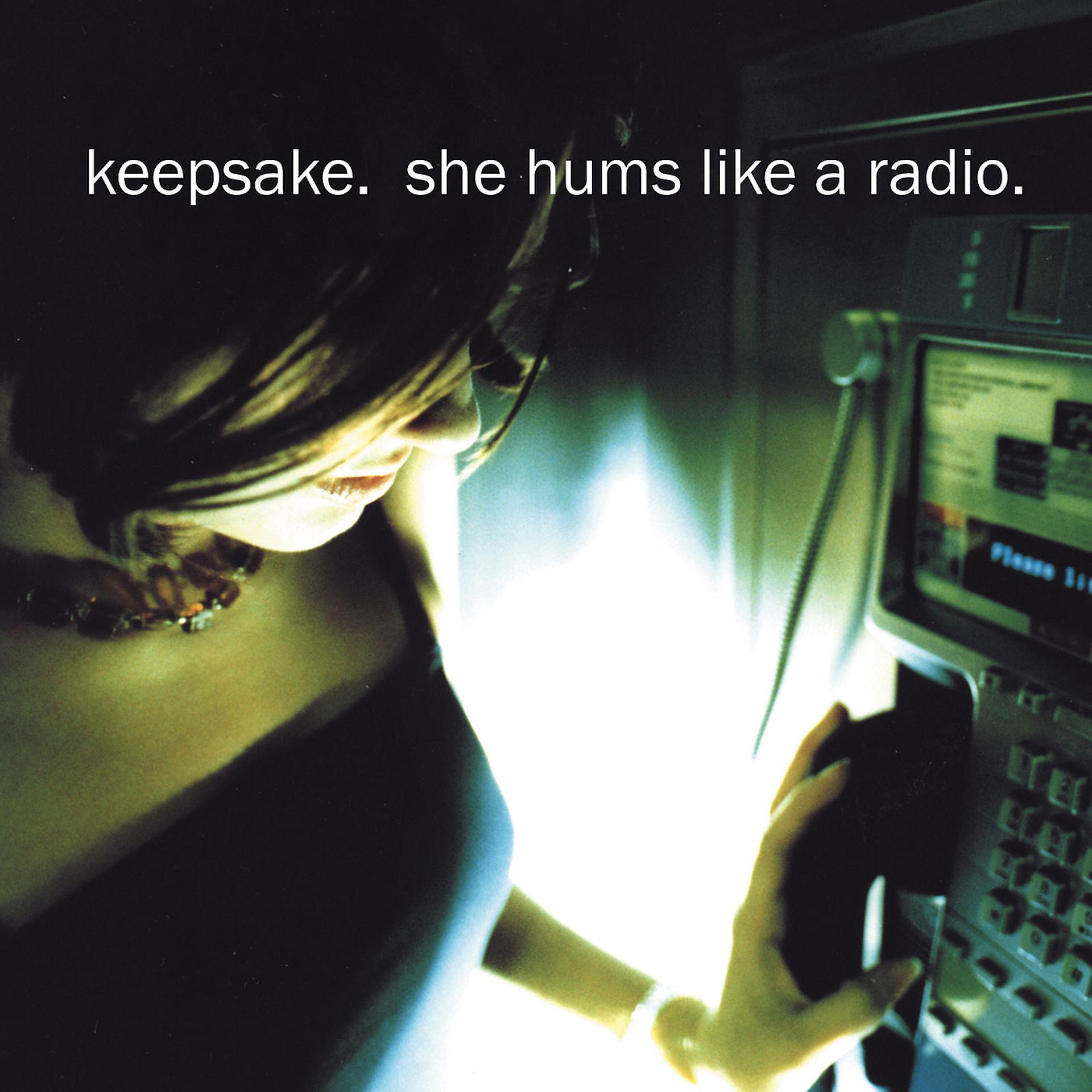 Постер альбома She Hums Like a Radio